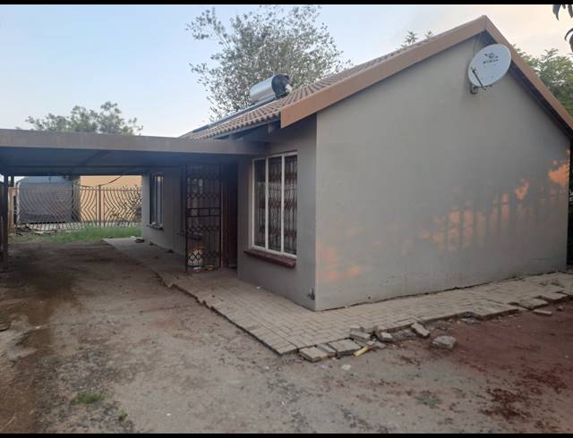 3 BEDROOM HOUSE FOR SALE IN BOITEKONG